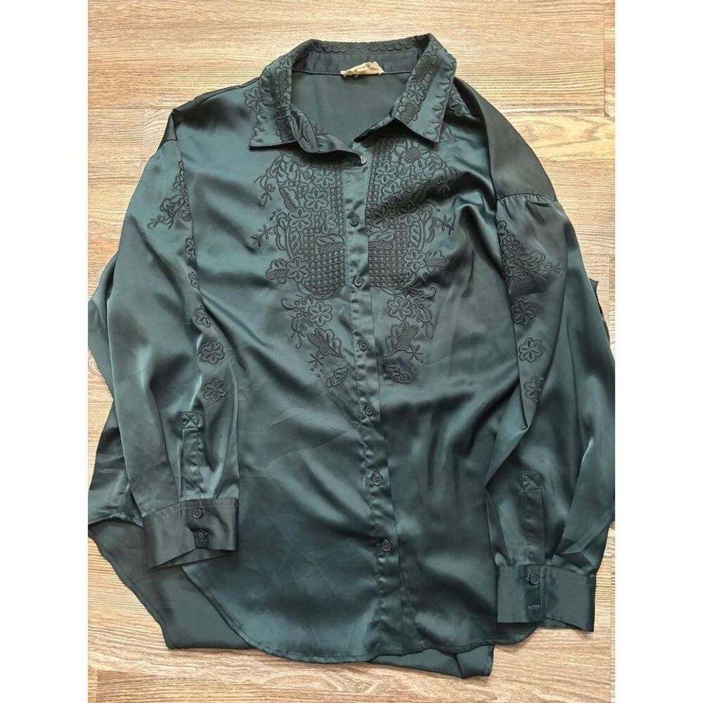 Beautiful forest green Listicle‎ women's embroidered top size large